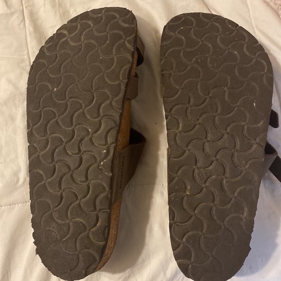 Cross toe Birkenstock sandals - Picture 3 of 3